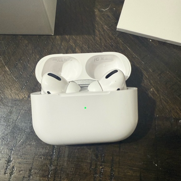 AirPods Pro (1st gen) MagSafe wireless charging earbuds